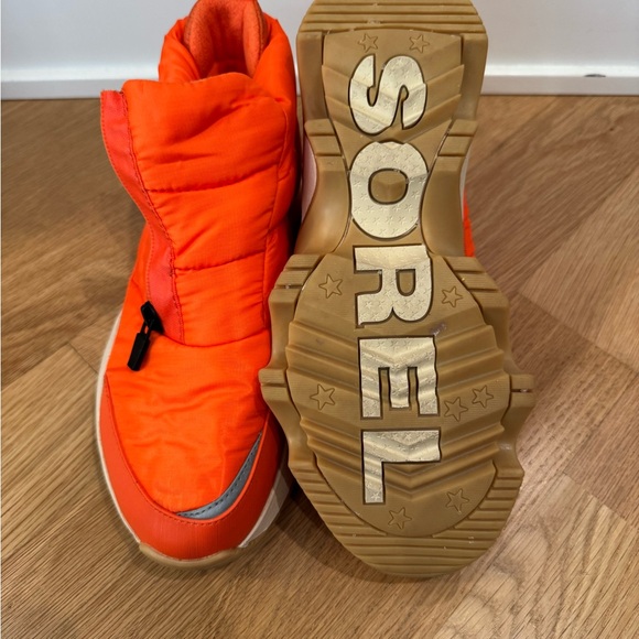 Sorel Women Bright Orange Boots waterproof - Picture 5 of 5